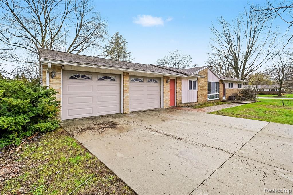 6341 Waldon Road Clarkston, MI 48346 - Photo 3 of 22 Gallery Image 3