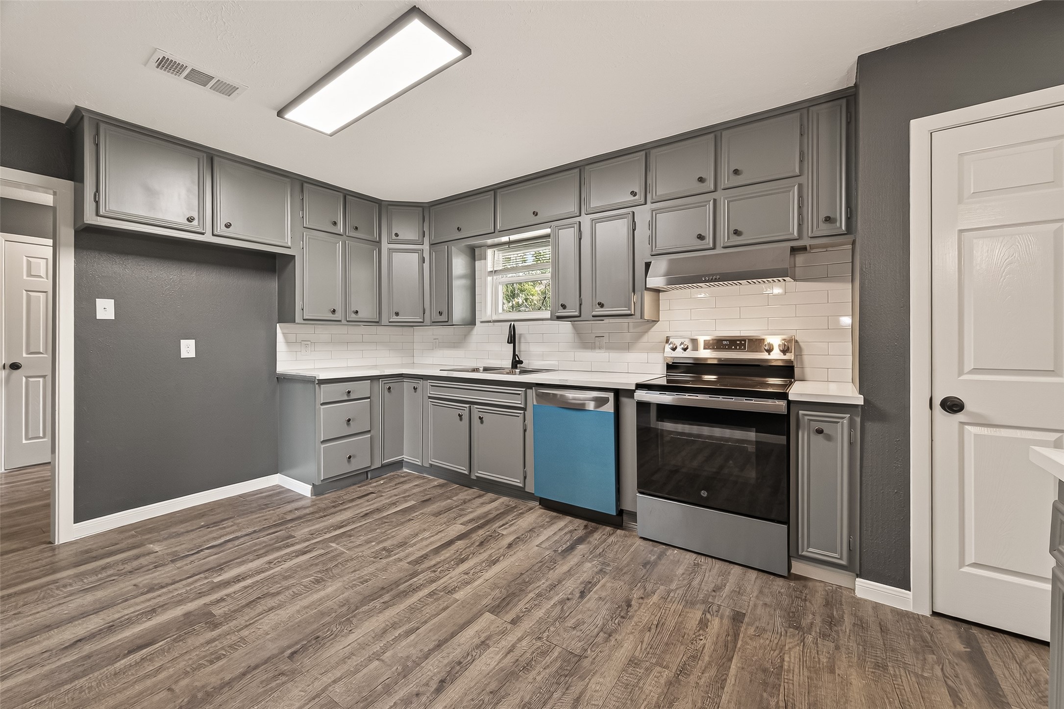2619 Sinclair Street Pasadena, TX 77503 - Photo 13 of 29 a kitchen with stainless steel appliances granite countertop a stove a sink and a refrigerator