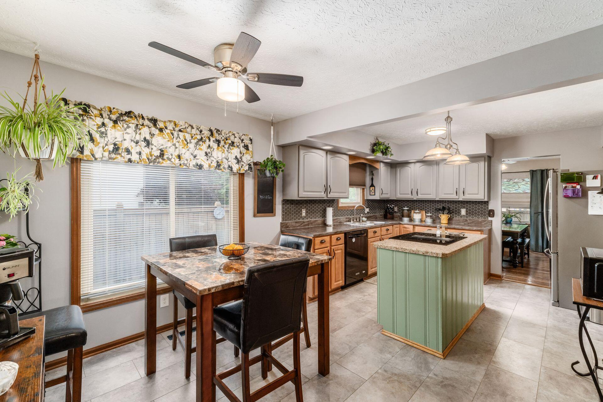 631 Brice Road Columbus, OH 43213 - Photo 20 of 45 Eating area