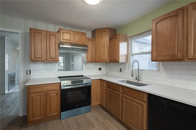 $299,450 | 9 Northwest Englewood Court, Gladstone, MO 64118