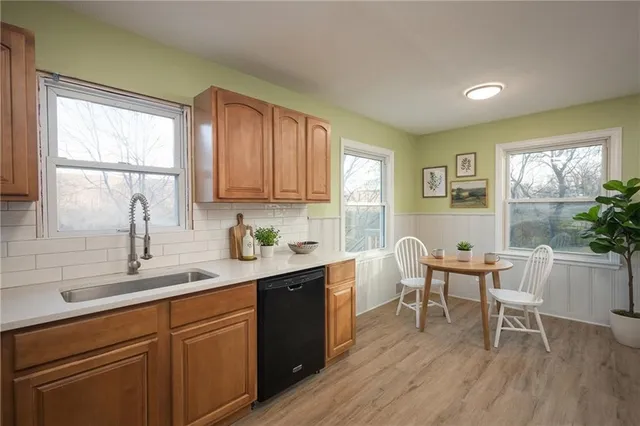 $299,450 | 9 Northwest Englewood Court, Gladstone, MO 64118