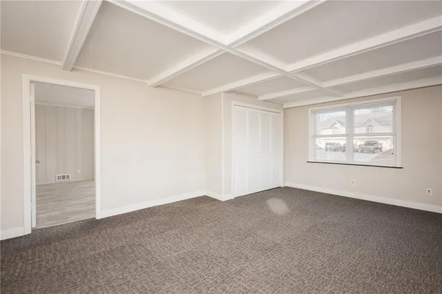 $299,450 | 9 Northwest Englewood Court, Gladstone, MO 64118