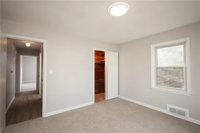 $299,450 | 9 Northwest Englewood Court, Gladstone, MO 64118