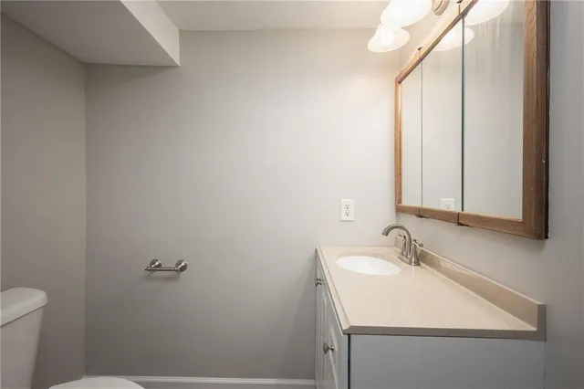 $299,450 | 9 Northwest Englewood Court, Gladstone, MO 64118