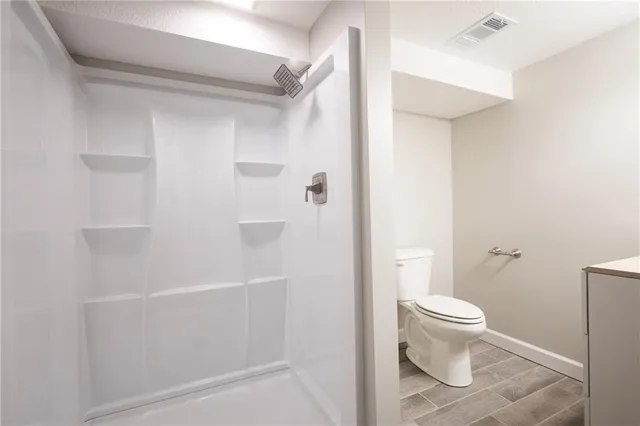 $299,450 | 9 Northwest Englewood Court, Gladstone, MO 64118