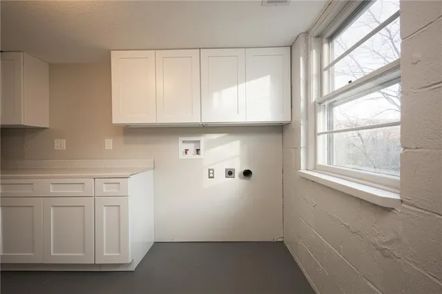 $299,450 | 9 Northwest Englewood Court, Gladstone, MO 64118