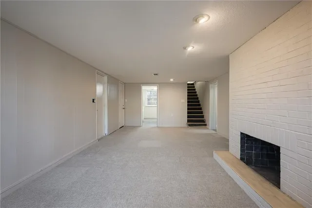 $299,450 | 9 Northwest Englewood Court, Gladstone, MO 64118