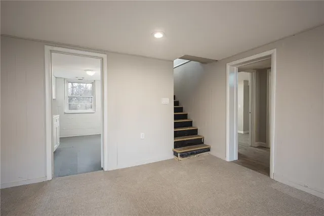 $299,450 | 9 Northwest Englewood Court, Gladstone, MO 64118