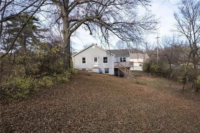 $299,450 | 9 Northwest Englewood Court, Gladstone, MO 64118