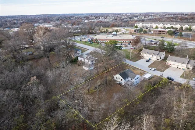 $299,450 | 9 Northwest Englewood Court, Gladstone, MO 64118