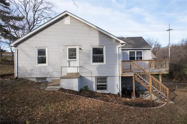 $299,450 | 9 Northwest Englewood Court, Gladstone, MO 64118