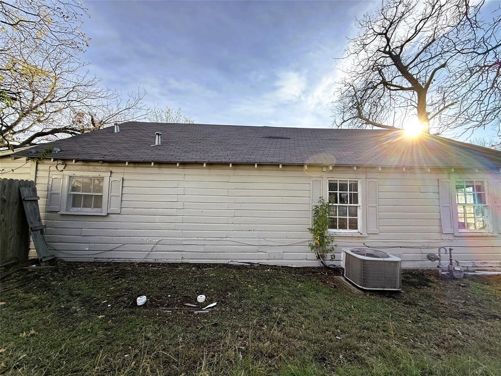 402 West 4th Street, Unit 1 Kaufman, TX 75142 - Photo 13 of 18 a view of a house with a yard