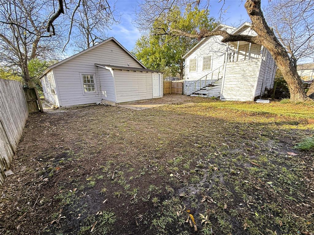 402 West 4th Street, Unit 1 Kaufman, TX 75142 - Photo 15 of 18 a view of a house with a yard