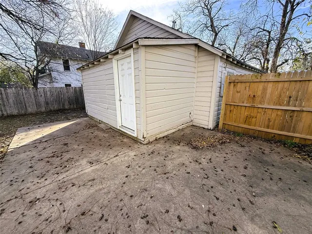 $149,900 | 402 West 4th Street, Unit 1, Kaufman, TX 75142