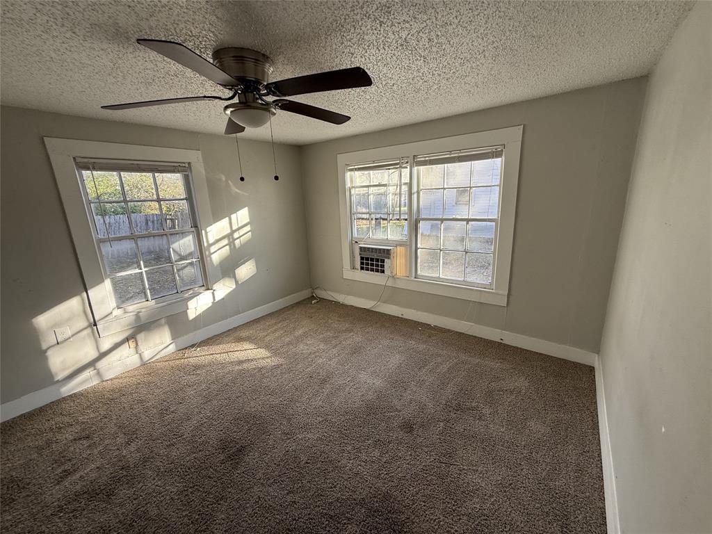 402 West 4th Street, Unit 1 Kaufman, TX 75142 - Photo 4 of 18 a view of an empty room with a window