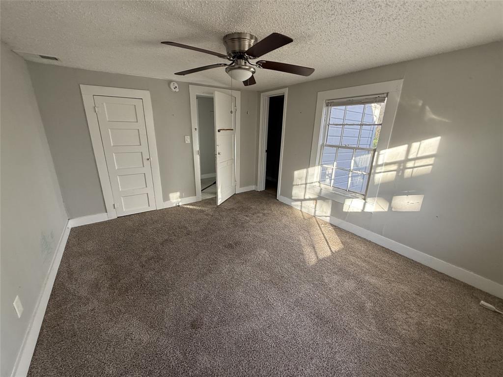 402 West 4th Street, Unit 1 Kaufman, TX 75142 - Photo 5 of 18 a view of a livingroom with a ceiling fan and window