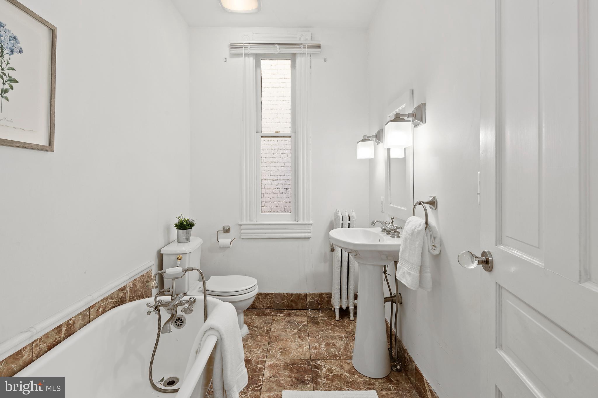 1431 R Street Northwest Washington, DC 20009 - Photo 15 of 37