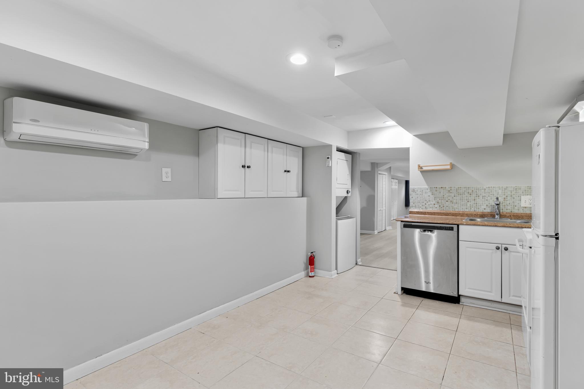 1431 R Street Northwest Washington, DC 20009 - Photo 30 of 37