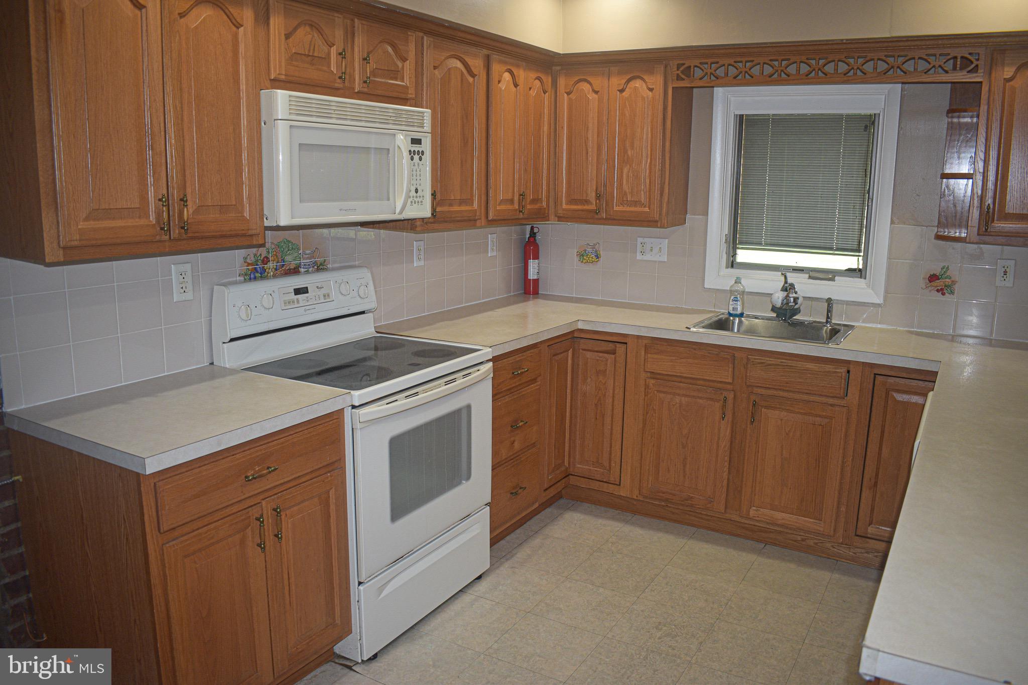 5 Goldengate Road Levittown, PA 19057 - Photo 5 of 24 Gallery Image 5