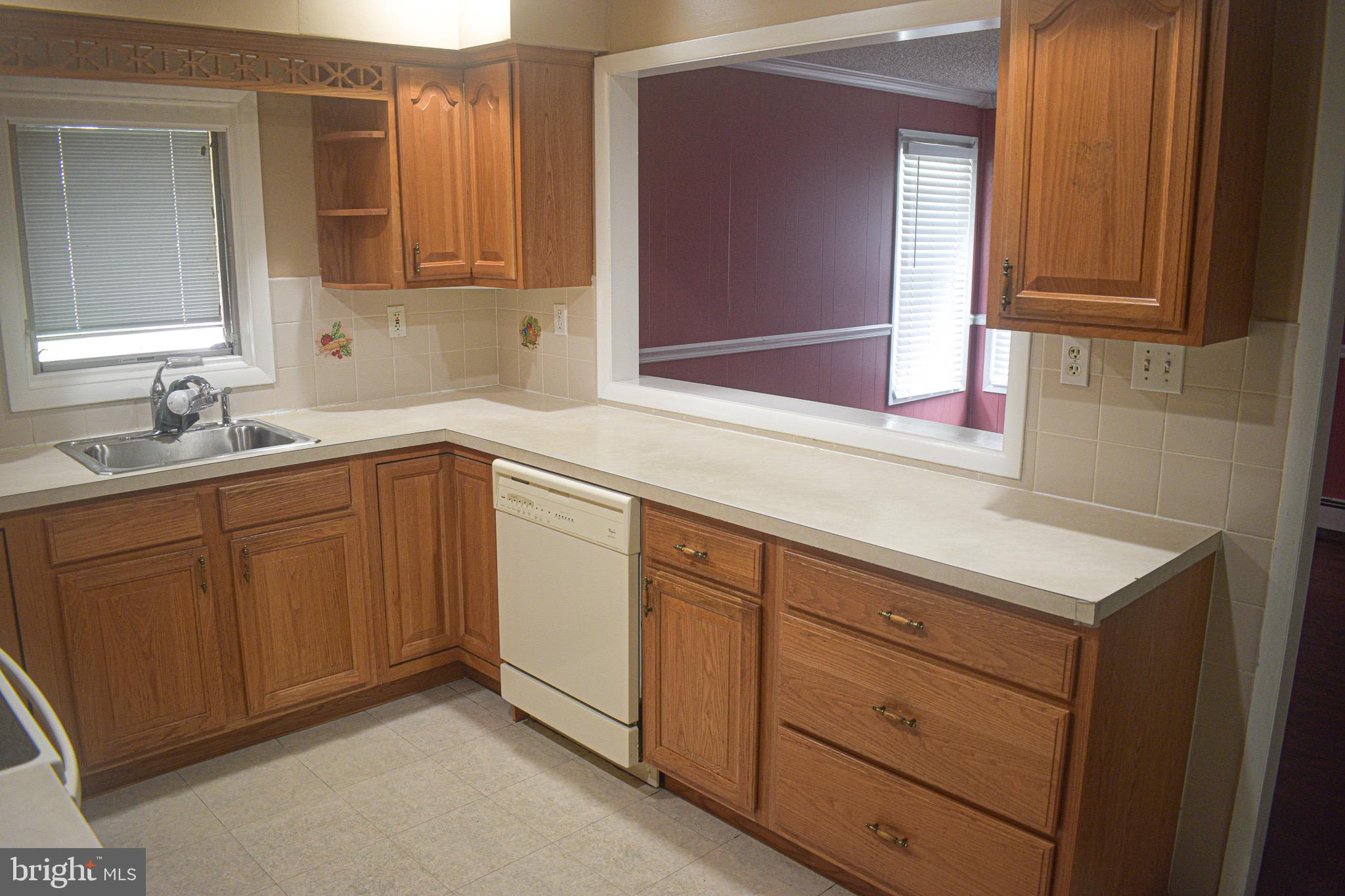 5 Goldengate Road Levittown, PA 19057 - Photo 7 of 24 Gallery Image 7