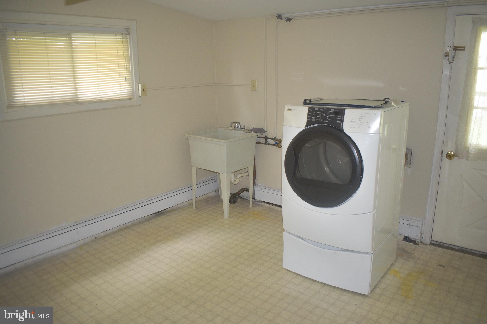 5 Goldengate Road Levittown, PA 19057 - Photo 10 of 24 Gallery Image 10