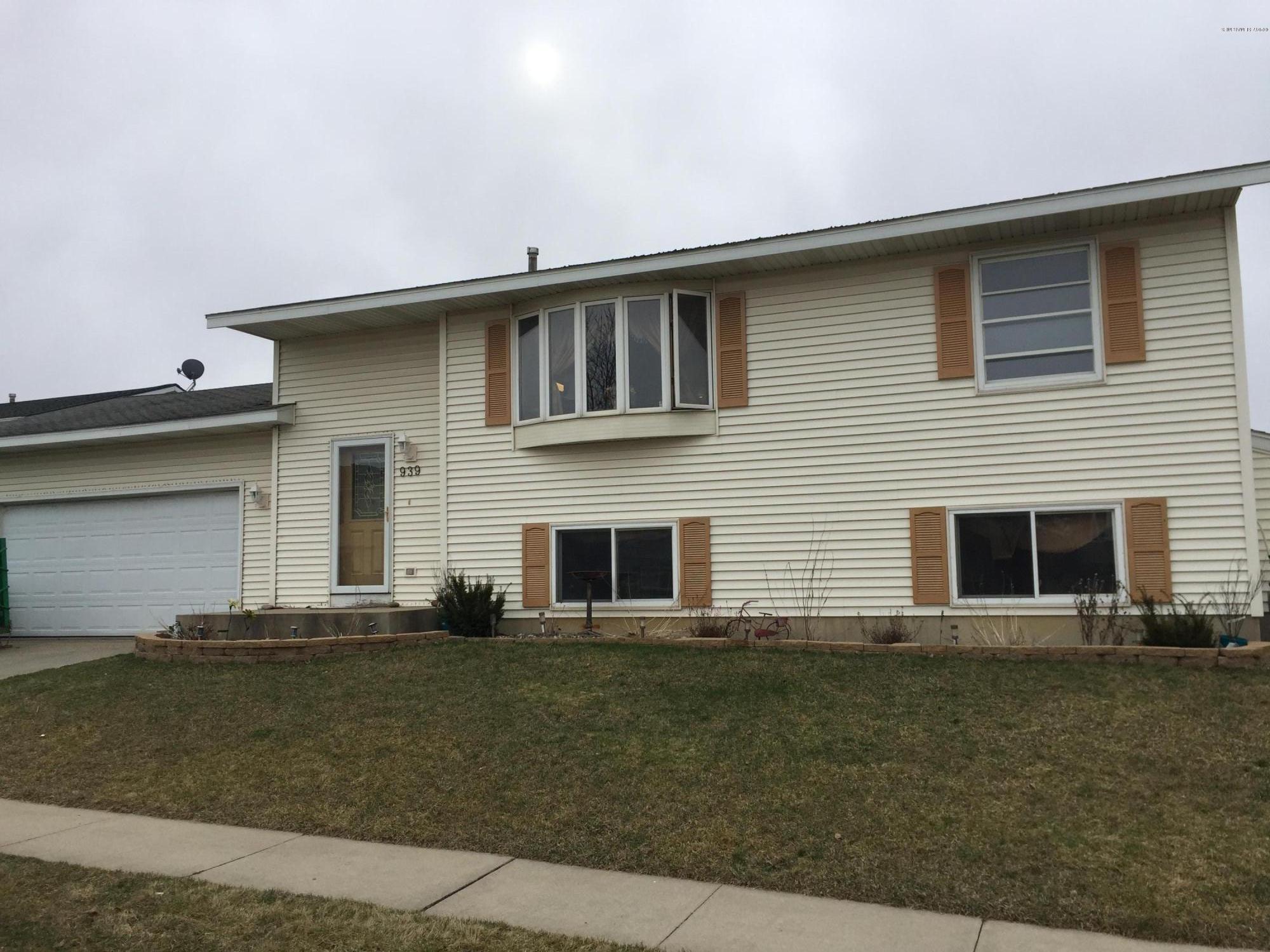 939 48 Avenue Northwest Rochester, MN 55901 - Photo 1 of 1