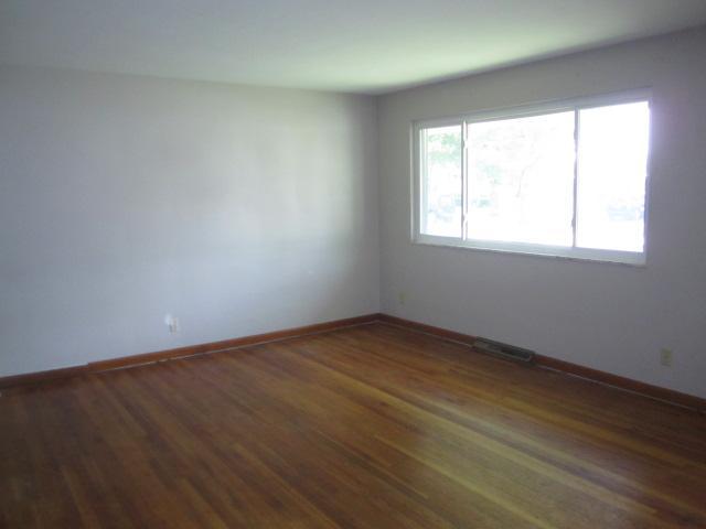434 Smith Road Columbus, OH 43228 - Photo 5 of 10 Gallery Image 5