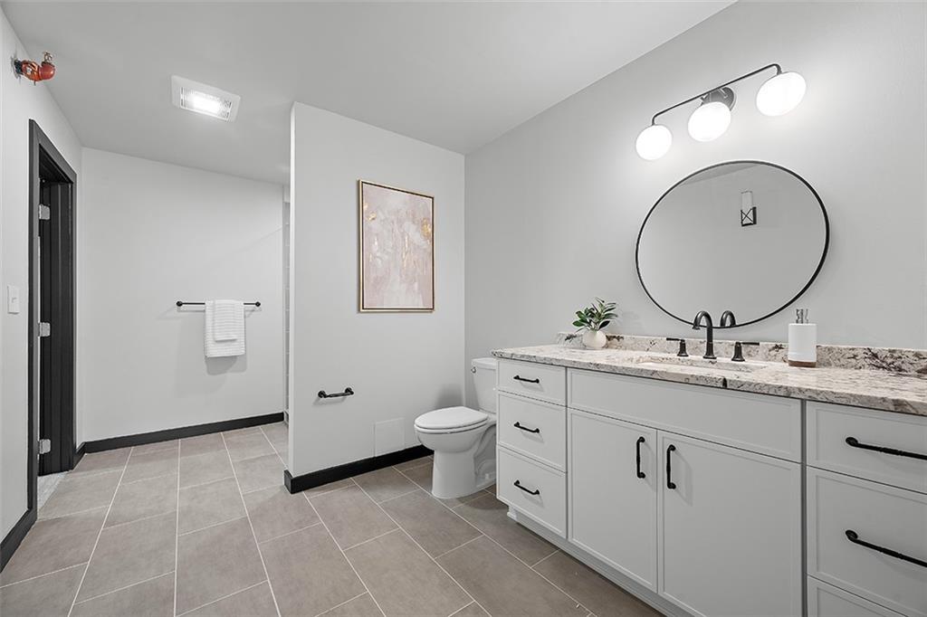 3080 Smallman Street Pittsburgh, PA 15201 - Photo 34 of 48 a bathroom with 2 sink toilet and a mirror