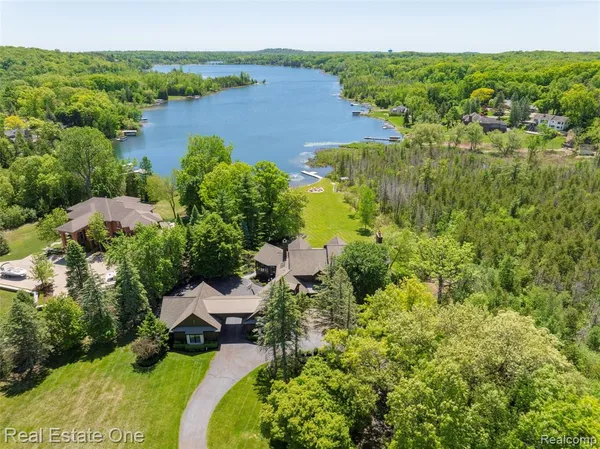 $2,950,000 | 7689 Deerhill Drive, Clarkston, MI 48346