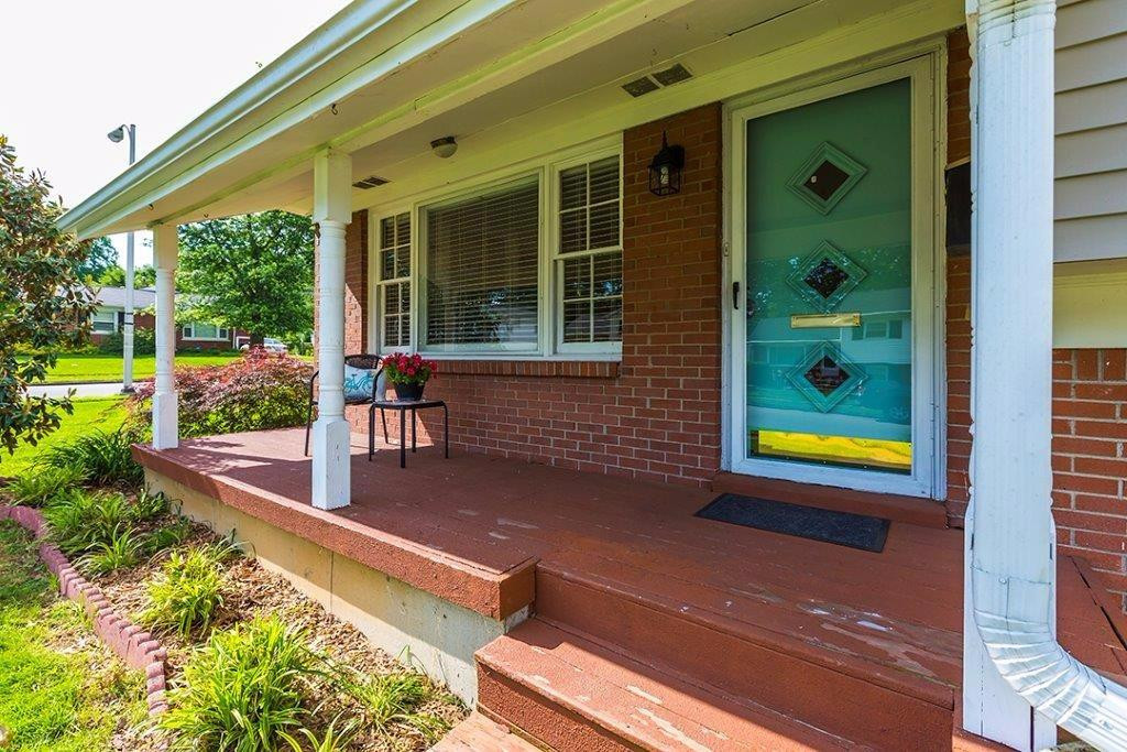 874 Honeysuckle Road Lexington, KY 40504 - Photo 2 of 26 Photo 2