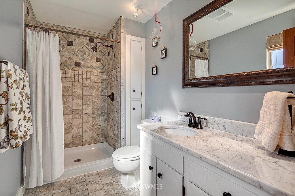 9016 192nd Street Southwest Edmonds, WA 98026 - Photo 15 of 25 Gallery Image 15