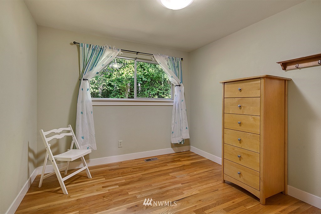 9016 192nd Street Southwest Edmonds, WA 98026 - Photo 16 of 25 Gallery Image 16