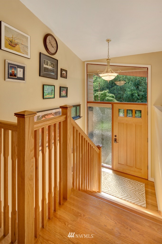 9016 192nd Street Southwest Edmonds, WA 98026 - Photo 3 of 25 Gallery Image 3