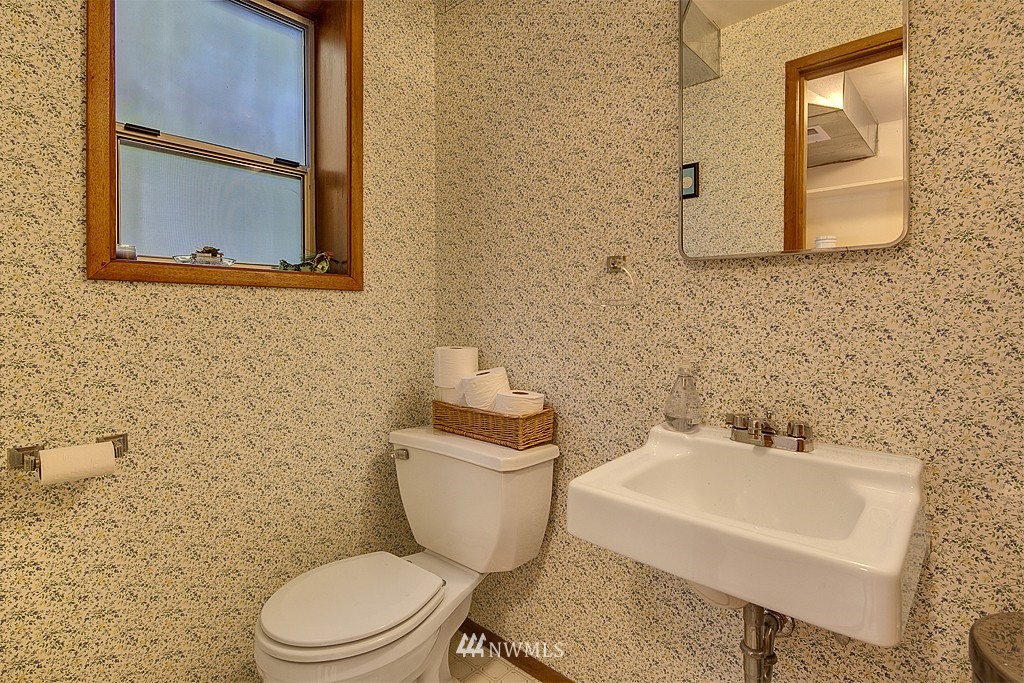 9016 192nd Street Southwest Edmonds, WA 98026 - Photo 21 of 25 Gallery Image 21