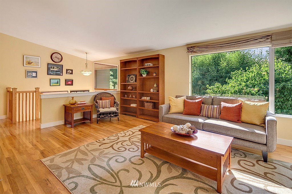 9016 192nd Street Southwest Edmonds, WA 98026 - Photo 4 of 25 Gallery Image 4