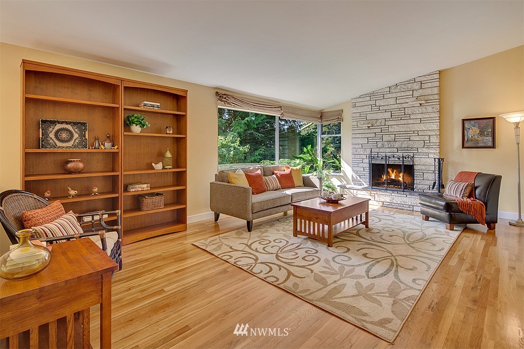9016 192nd Street Southwest Edmonds, WA 98026 - Photo 5 of 25 Gallery Image 5