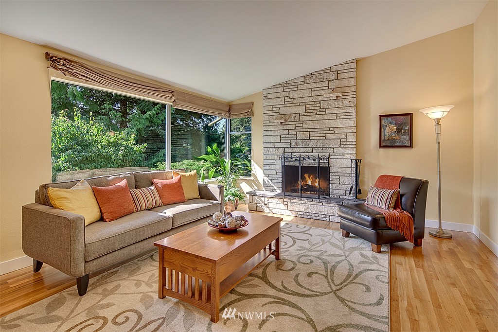 9016 192nd Street Southwest Edmonds, WA 98026 - Photo 6 of 25 Gallery Image 6