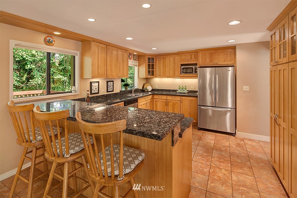 9016 192nd Street Southwest Edmonds, WA 98026 - Photo 10 of 25 Gallery Image 10