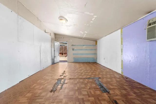 a view of empty room with an empty space