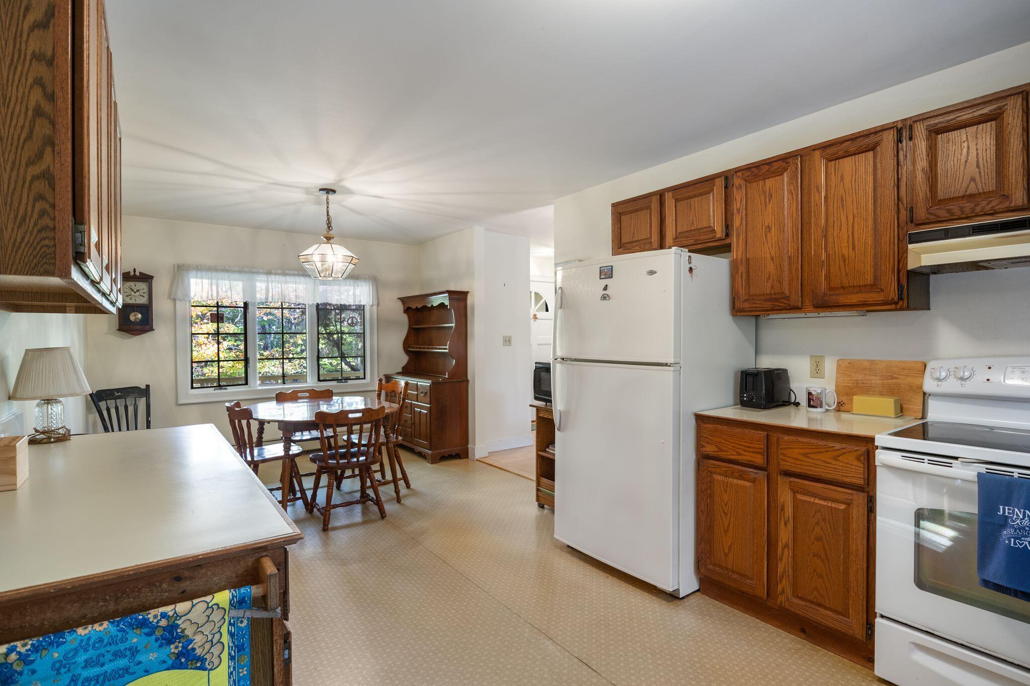 6 Passaic Road Cape Neddick, ME 03902 - Photo 19 of 35 Kitchen & dining room