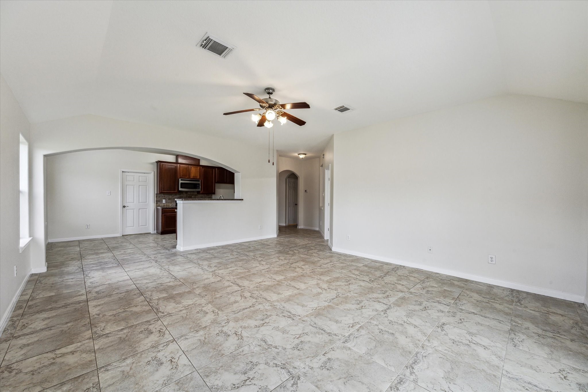 1805 Clover Patch Alvin, TX 77511 - Photo 5 of 14