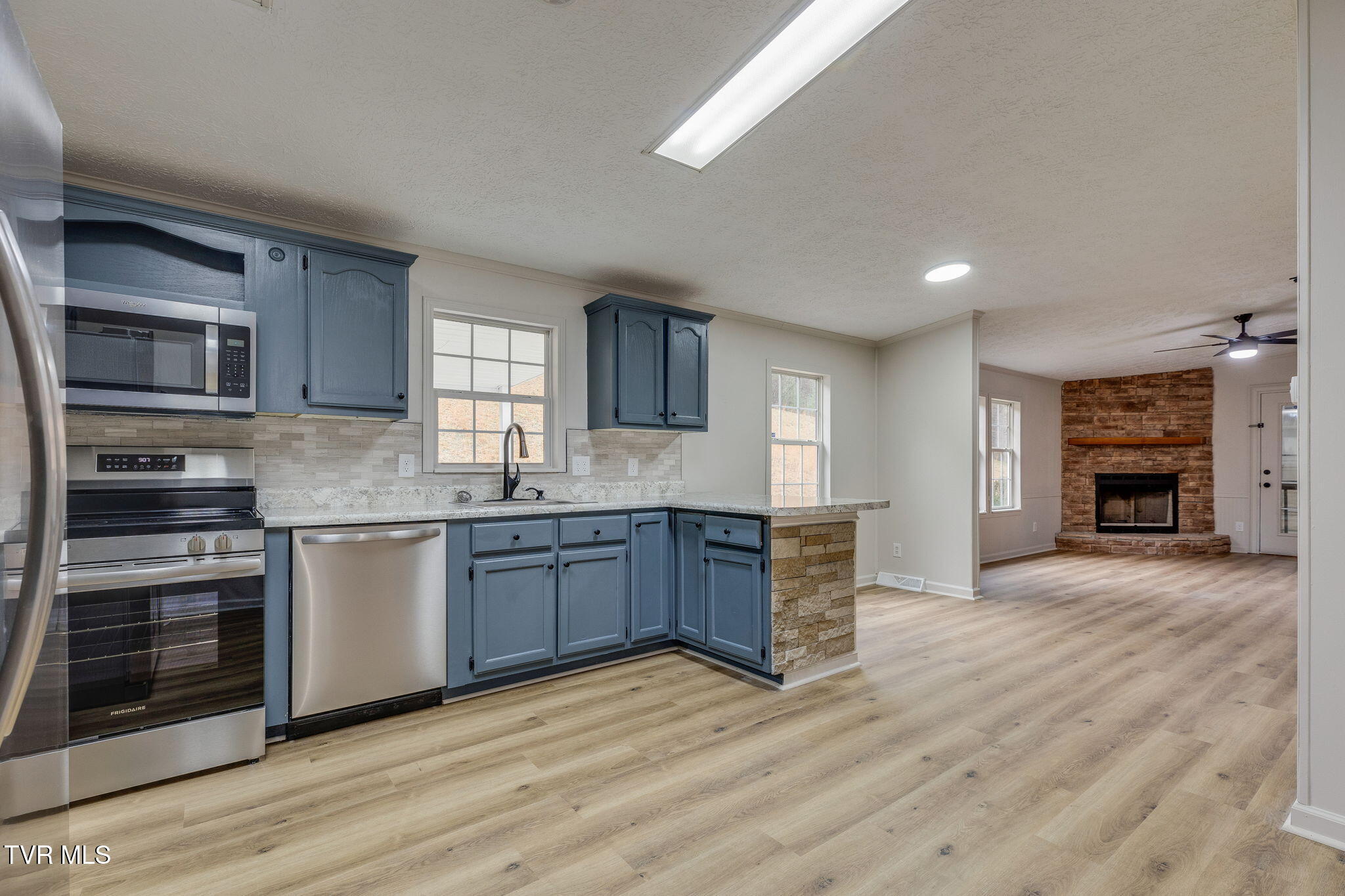 37308 Chestnut Mountain Road Damascus, VA 24236 - Photo 12 of 35 012