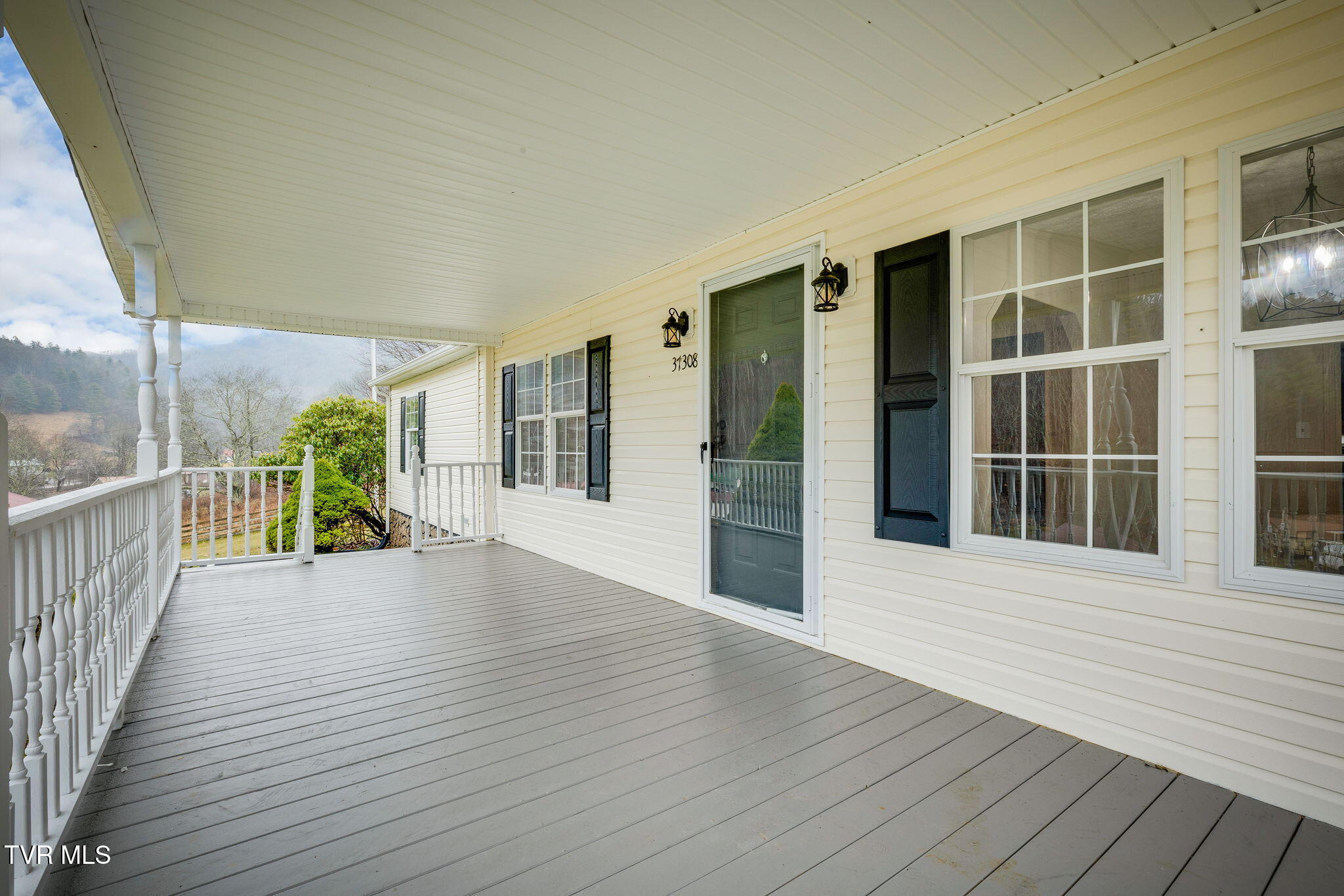 37308 Chestnut Mountain Road Damascus, VA 24236 - Photo 2 of 35 001