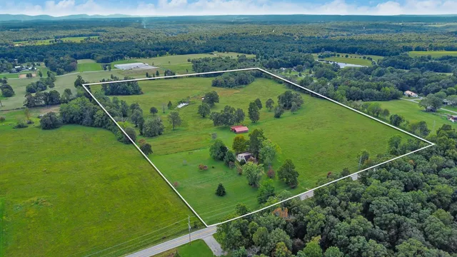 a view of a tennis court