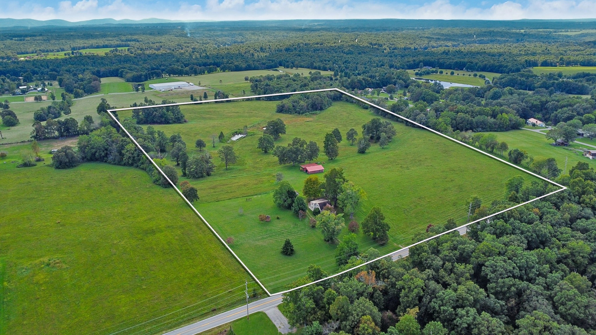 1386 Pigeon Ridge Road Crossville, TN 38572 - Photo 2 of 41 a view of a tennis court