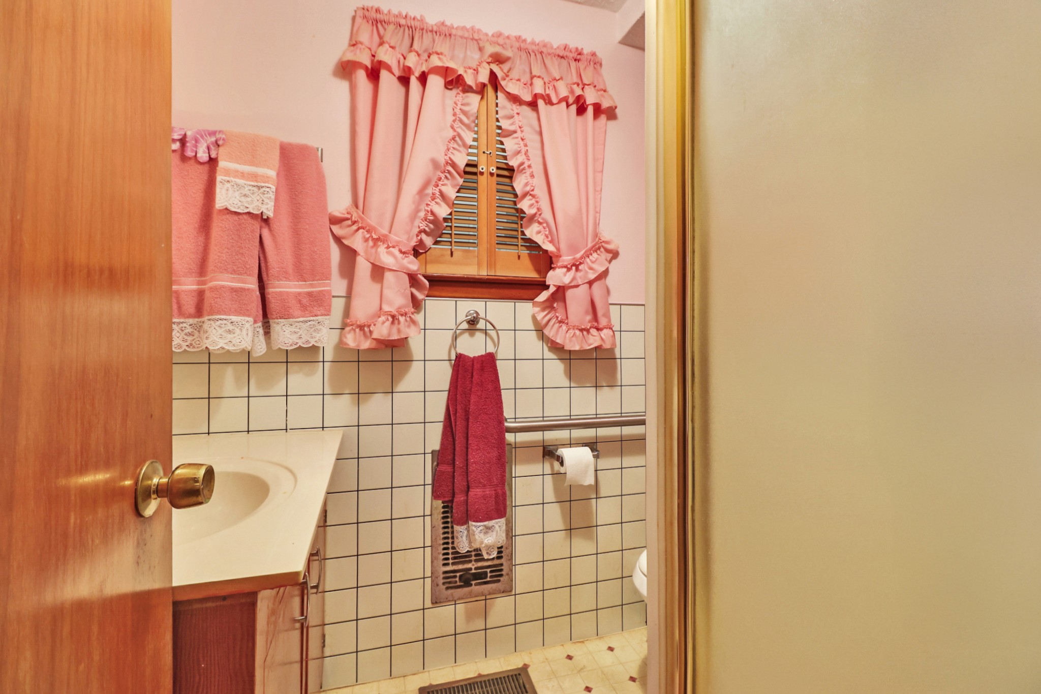 1386 Pigeon Ridge Road Crossville, TN 38572 - Photo 30 of 41 a bathroom with a shower