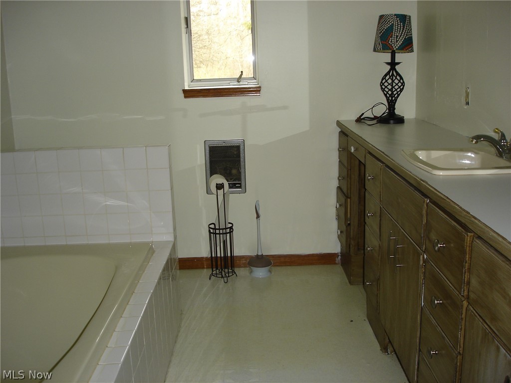 13065 Old State Road Huntsburg, OH 44046 - Photo 22 of 35 Master Bath.
