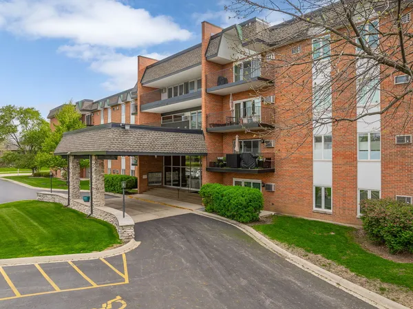 $249,900 | 4221 Saratoga Avenue, Unit 410A, Downers Grove, IL 60515