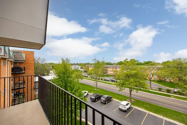 $249,900 | 4221 Saratoga Avenue, Unit 410A, Downers Grove, IL 60515