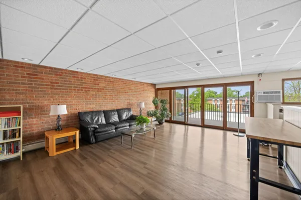 $249,900 | 4221 Saratoga Avenue, Unit 410A, Downers Grove, IL 60515